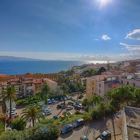 Centre Les Pins * Ajaccio (Corsica)