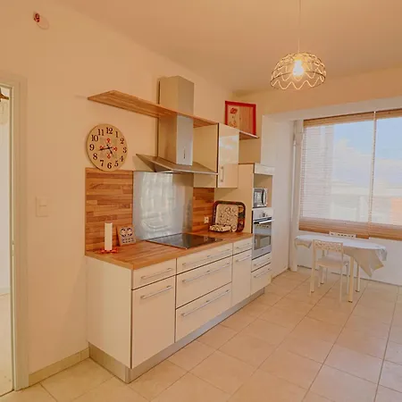 Centre Les Pins Apartment *