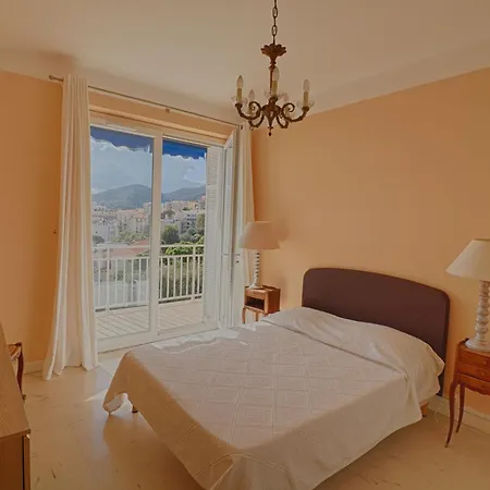 Centre Les Pins Apartment